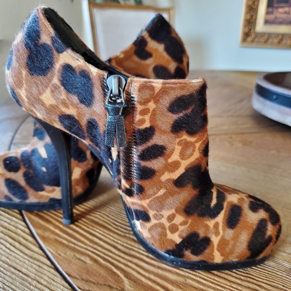 𝅺BALENCIAGA stiletto booties